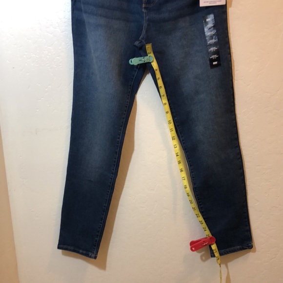 NWT DKNY High Rise  Shaping Skinny Jeans Size 10. - Picture 6 of 10